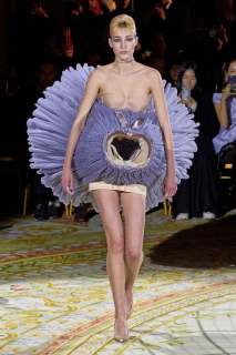 00009-viktor-and-rolf-couture-spring-2023-gorunway-brand