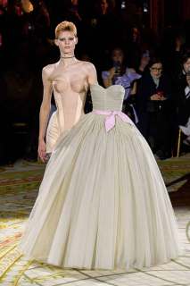 00011-viktor-and-rolf-couture-spring-2023-gorunway-brand