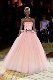 00013-viktor-and-rolf-couture-spring-2023-gorunway-brand