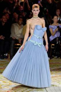 00017-viktor-and-rolf-couture-spring-2023-gorunway-brand